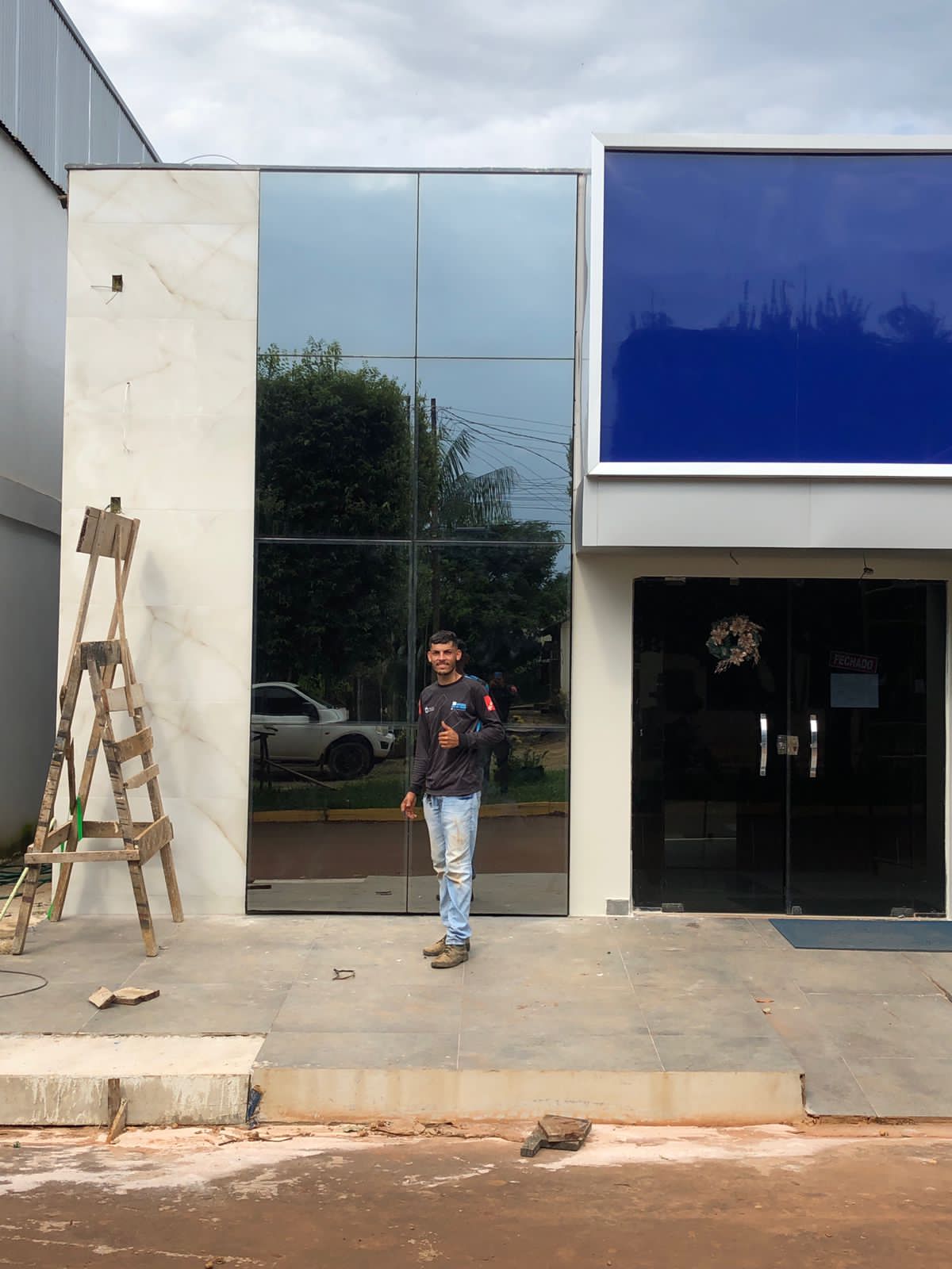 Equipe Era do Vidro em obra